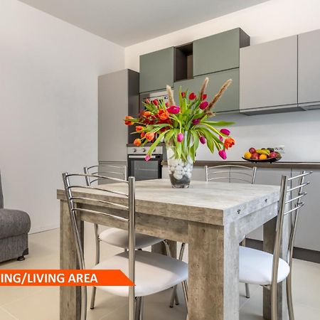 Gigi House -Appartamento Piazza Mazzini- 200M Dal Mare Лідо-ді-Єзоло Екстер'єр фото